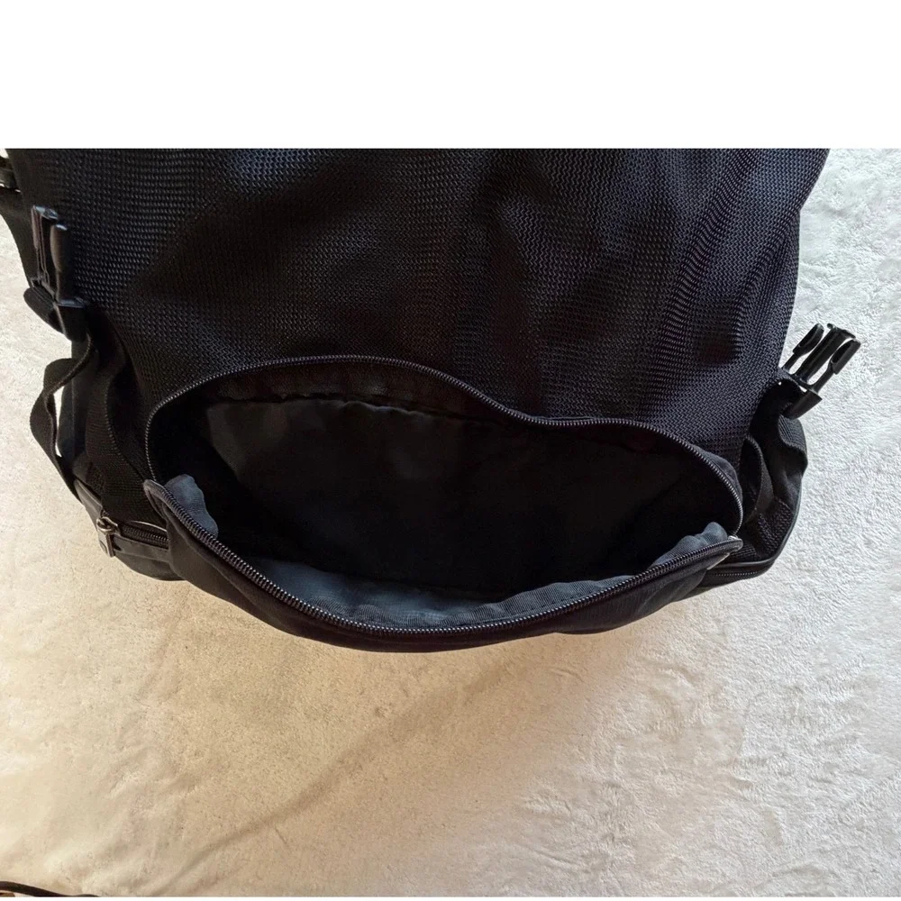 Nike Black Vintage Mesh Ventilated Gym Bag Unisex OS Excellent